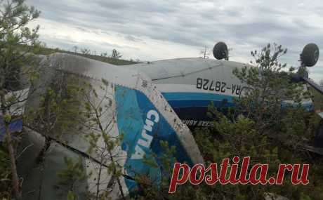 Пилот совершившего жесткую посадку в Томской области Ан-28 сломал ногу. Пилот Ан-28, совершившего жесткую посадку в Томской области, сломал ногу. Об этом ТАСС сообщил источник в экстренных службах.
В результате жесткой посадки Ан-28 в районе населенного пункта Кирза Томской области пострадали три человека, в том числе ребенок. По предварительным данным, у одного из пилотов сломана нога.
Самолет Ан-28 авиакомпании "Ельцовка" вылетел из Новосибирска в 18.10 мск и должен был приземлиться в аэропо…