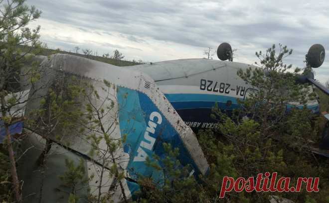Пилот совершившего жесткую посадку в Томской области Ан-28 сломал ногу. Пилот Ан-28, совершившего жесткую посадку в Томской области, сломал ногу. Об этом ТАСС сообщил источник в экстренных службах.
В результате жесткой посадки Ан-28 в районе населенного пункта Кирза Томской области пострадали три человека, в том числе ребенок. По предварительным данным, у одного из пилотов сломана нога.
Самолет Ан-28 авиакомпании 
