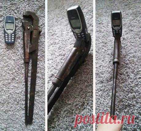 На днях вышла новость о том, что компания Nokia перевыпустит легендарный Nokia 3310: Нашли для него подходящую селфи-палку.
