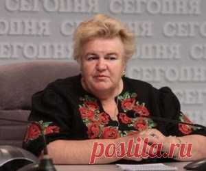 Польза полыни для здоровья Полынь горькая содержит горькие гликозиды (абсинтин и артемизин), лактоны, сапонины, флавоноиды, фитонциды, эфирные масла (туйон, фелландрен), смолистые и дубильные вещества.