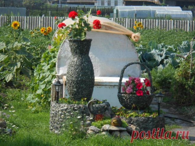 Кашпо для сада из щебёнки Среди многочисленных приёмов декорирование приусадебного участка широко распространено использования кашпо для цветов из природного материала. В качестве декоративной отделки ёмкостей для цветов послу…