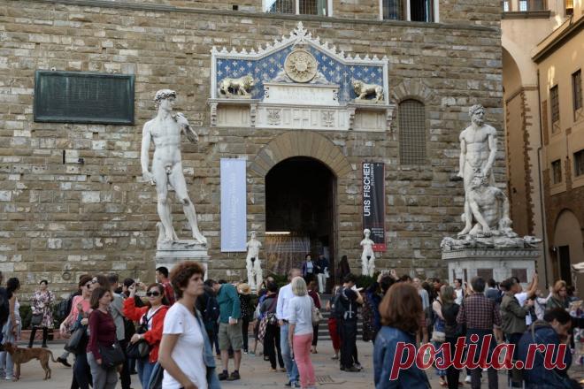 Во Флоренции впервые откроют тайную комнату Микеланджело. Подземное помещение церкви Сан-Лоренцо с настенными набросками Микеланджело будет доступно для посещений.