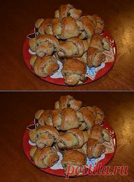 Рогалики на твороге с грецкими орехами..