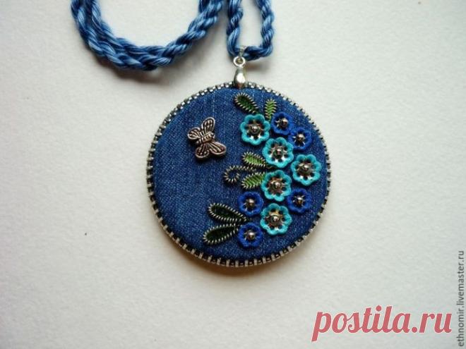 ​Текстильные броши и кулоны