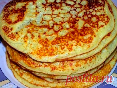 Кефирные блины
Ингредиенты: 
• кефир - 500 мл 
• молоко (не менее 3,5 % жирности) - 500 мл 
• яйца - 3 штуки 
• мука пшеничная - 400 г 
• сахар - 2 ч. ложки с горкой 
• соль - 1 ч. ложка без горки 
• сода - 1 ч. ложка с горкой 
• уксус столовый 5% - 2 ст. ложки (примерно) 
• сливочное масло для смазки блинов 
Масло растительное для смазки сковороды 
Половинка луковки на вилке в качестве инструмента для смазки.
Приготовление:
1. Яйца опустить в чашку, залить горячей водой (но не кипятком) и о