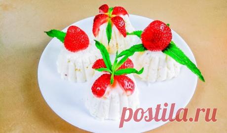 Кокосовые пирожные (без выпечки)
#рецепт_cakepro

Продукты (на 8 порций)
Сырки творожные, ванильные - 4 шт. (360 г)
Сливки 20% - 200 г
Стружка кокосовая - 160 г
Пудра сахарная - 3 ст. ложки
Желатин - 25 г
Вода - 4 ст. ложки
Для украшения:
Клубника - 50 г
Мята или мелисса свежая - по вкусу

Как приготовить кокосовые пирожные без выпечки:

 Заливаем желатин водой для набухания.

 В отдельную емкость отправляем творожные сырки, сахарную пудру и сливки.

 Взбиваем все ингредие...