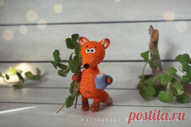PDF Лиса и Ворона крючком. FREE crochet pattern; Аmigurumi toy patterns. Амигуруми схемы и описания на русском. Вязаные игрушки и поделки своими руками #amimore - маленькая лиса с вороной, лисица, лисёнок и птица из обычной пряжи, лисичка.