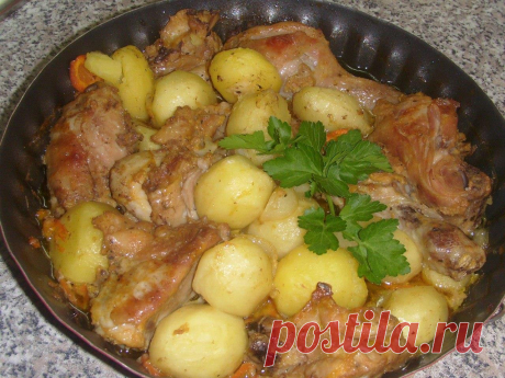 Андрей Борисович Курица по -албански!
Автор: Светлана Голубева

Курица(или окорока)-1 кг.
Яйцо-1 шт.
Соев. соус-2 стол.л.
Томат. паста(кетчуп)- 1 стол.л.
Соль,перец,
Паприка,
Уксус-1 стол.л.
Чеснок-5 зубч.
Масло...