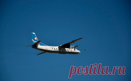 В Якутии самолет Ан-24 врезался в опору ЛЭП. В Якутии в аэропорту поселка Белая Гора самолет Ан-24 «Полярных авиалиний» врезался в опору линии электропередачи (ЛЭП).