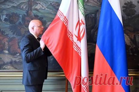 МИД Ирана вызвал российского посла. МИД Ирана вызвал российского посла Алексея Дедова и выразил протест из-за заявления Москвы по итогам саммита со странам-членами Совета сотрудничества арабских государств Персидского залива (ССАГПЗ). Речь идет о той части заявления, где обсуждаются острова Большой и Малый Томб и Абу-Муса в Персидском заливе.