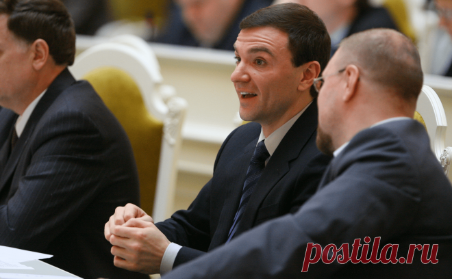 Сихарулидзе заявил о запросах фигуристов на смену российского гражданства. И.о. главы Федерации фигурного катания на коньках России (ФФККР) Антон Сихарулидзе заявил, что ему не понятны спортсмены, которые, не имея второго гражданства, обращаются к нему с требованием отпустить их из национальной сборной