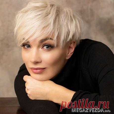 СУПЕРМОДНЫЕ КОРОТКИЕ СТРИЖКИ, КОТОРЫЕ ПОМОГУТ ПОМОЛОДЕТЬ НА 10 ЛЕТ МОЛОЖЕ Каждая женщина мечтает всегда выглядеть молодо и красиво. 

Им на помощь приходит бьюти-индустрия, которая сегодня поражает своими технологичными новинками и эффективным результатом. Но не все женщины готовы пойти на такие серьезные меры. Специально для таких женщин наша сегодняшняя статьи. Выгляд