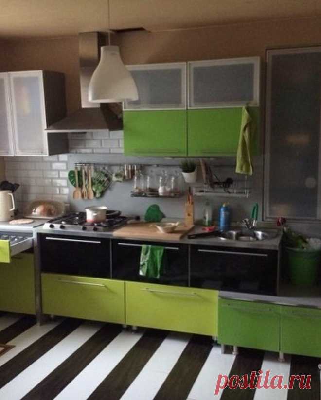 Надоела мебель на кухне, решили перекрасить. Смотрите, что из этого получилось
