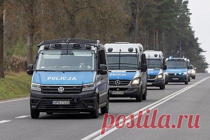 В Польше мужчина с ножом напал на трех украинских беженок. В польском городе Легница мужчина напал на украинских беженок, сообщает газета LCA Facty. По данным издания, в результате происшествия одна из женщин скончалась. Отмечается, что мужчина проник в квартиру, где жили гражданки Украины, чтобы ограбить их. Злоумышленник нанес смертельные ранения 37-летней женщине.