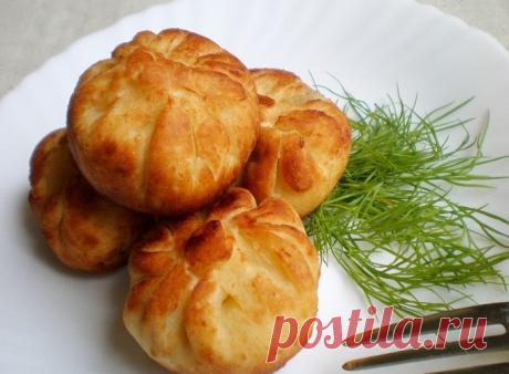 Жареные манты 

 
Ингредиенты для фарша: Мясо — 500 гр Лук — 300-400 гр Соль, специи — по вкусу
Ингредиенты для теста: 1 стакан тёплой воды Мука — 500-600 гр Соль
Рецепт приготовления жареных мант: Сперва нужно сме…