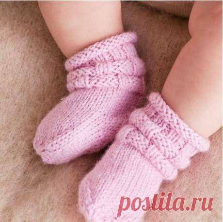 Пинетки спицами для новорожденных - 18 моделей с описанием и схемами