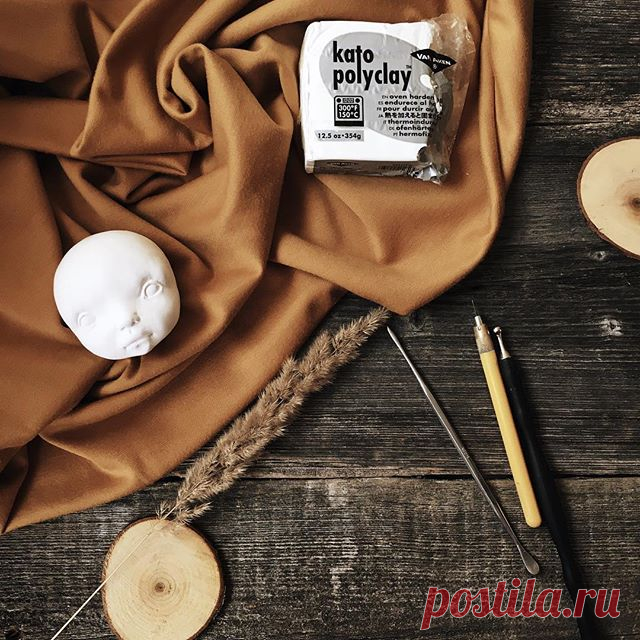 В прямом эфире девочки просили показать Като. Вот, показываю. Супер пластика. Но, как и говорила плывет в руках. Из плюсов: никаких пузырей после запекания! Фактура приятная ! Шкурится, шлифуется идеально! После запекания смахивает на самоотвердевайку, такая же живая поверхность получается, но он очень прочный! Вот слепила вчера головушку. По плану мальчик, но в итоге посмотрю, кто там налепился😂