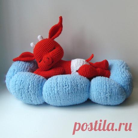 PDF Чертёнок на облаке крючком. FREE crochet pattern; Аmigurumi animal patterns. Амигуруми схемы и описания на русском. Вязаные игрушки и поделки своими руками #amimore - чёрт, чёртик, чертёнок.