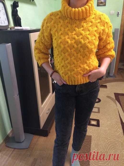 Жёлтый свитер спицами