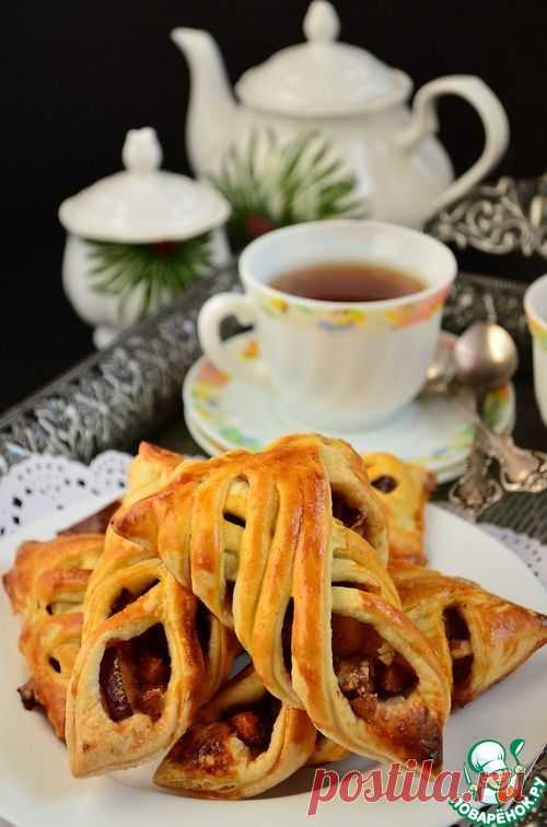 Мега-хрустящие слойки со сливами - кулинарный рецепт