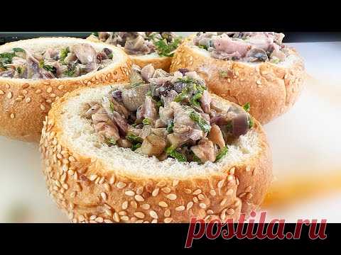 Жульен из курицы и грибов в булочке - сохраняйте скорее рецепт!