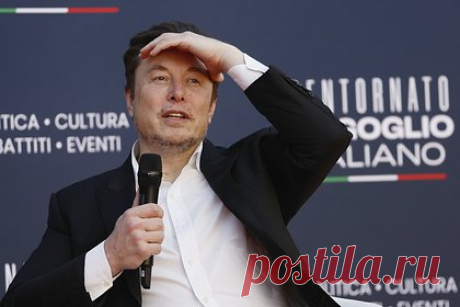 Маск назвал себя «вдохновленным евреем» после посещения Освенцима. Американский бизнесмен Илон Маск, ранее обвиняемый в антисемитизме, посетил музей концентрационных лагерей смерти Аушвиц-Биркенау в Освенциме и после этого назвал себя «вдохновленным евреем». Он также подчеркнул, что ставит перед принадлежащей ему соцсетью Х задачу быть «лучшим источником правды в мире».