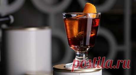 Коктейль Coffee Negroni на аперитив - ПУТЕШЕСТВУЙ ПО САЙТУ. Коктейль Coffee Negroni  – это альтернативный вариант другого, давно уже ставшего классикой, коктейля Negroni. Объединяет оба коктейля наличие красного вермута в составе и способ приготовления (все ингредиенты смешиваются не в шейкере, а специальной барной ложкой). Негрони с кофейным ликером можно приготовить как аперитив перед ужином. ИНГРЕДИЕНТЫ вермут Cocchi Dopo Teatro – …