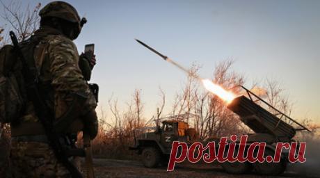 Уничтожено три миномётных расчёта: российские войска отразили четыре контратаки на Купянском направлении. Военнослужащие ВС России отразили четыре контратаки на Купянском направлении, сообщил начальник пресс-центра группировки войск «Запад» Сергей Зыбинский. По его словам, потери ВСУ составили 35 человек, шесть взяты в плен. Кроме того, подразделения группировки войск «Центр» нанесли поражение штурмовой группе «Азова»*. Также в военном ведомстве сообщили о перехвате и уничтожении 33 украинских…