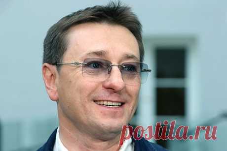 Безруков назвал главный принцип профессии артиста. Российский актер Сергей Безруков назвал главный принцип профессии артиста. По его мнению, играющий роль актер не должен обманывать зрителя. Безруков добавил, что главное отличие любителя от профессионала в том, что профессионал проживает своего героя и должен «тратиться» на сцене или в кадре.
