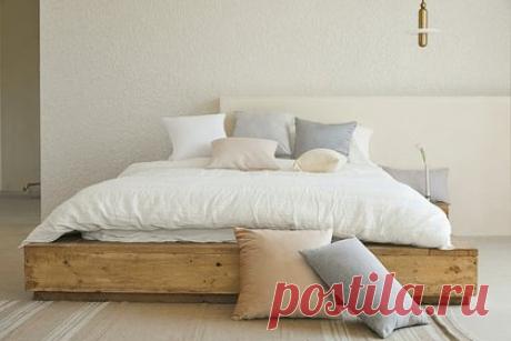 Блогерша раскрыла простой способ вернуть чистоту подушкам. Блогерша с никнеймом @kasha_home раскрыла простой способ вернуть чистоту подушкам. Чтобы избавить изделия от загрязнений, она использовала одну чашку белого дистиллированного уксуса, который налила в отсек для кондиционера. Затем девушка добавила экологичный стиральный порошок и половину стакана пищевой соды.