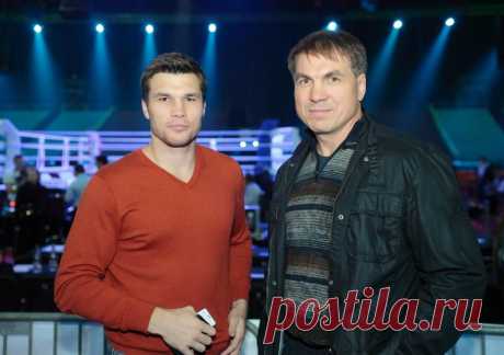 (3) Facebook