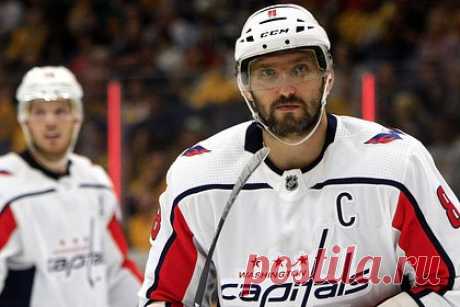 Овечкин высказался о своем новом рекорде в НХЛ. Российский форвард «Вашингтона» Александр Овечкин высказался о том, что побил рекорд канадца Уэйна Гретцки по голам в гостевых матчах НХЛ. «Всегда приятно обойти Великого вне зависимости от достижения. Это история», — заявил хоккеист. Нападающего признали первой звездой игрового дня в лиге.