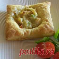 Крабовый салат в слоеном тесте