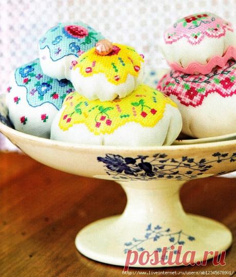 Вышивка крестом. Нежные подушечки.