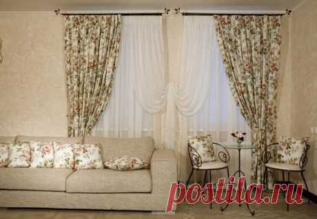 Шторы на два окна с простенком: примеры с фото