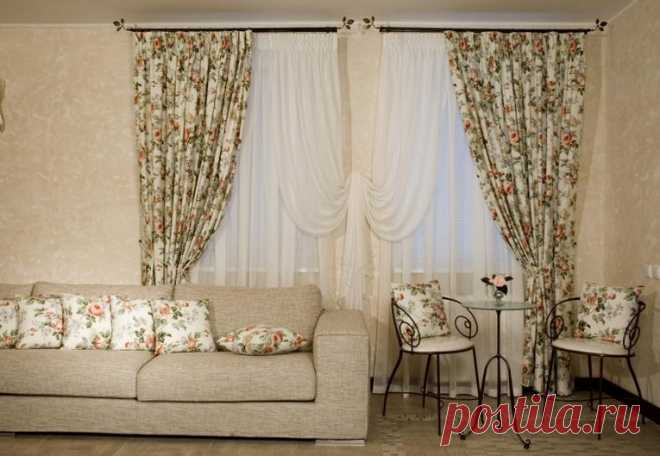 Шторы на два окна с простенком: примеры с фото