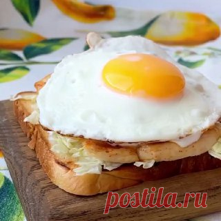 ЯжеХозяйка Сэндвич «Цезарь»

👉🏻КБЖУ на 100г: 181/12.4/9.2/10.6.

Ингредиенты:

 •35г тостового хлеба 
 •1 яйцо
 •15г пекинской капусты 
 •70г филе куриного бедра 
 •40г йогурта
 •3г зернистой горчицы
 •3г подсолнечного масла
 •сухой чеснок, соль.