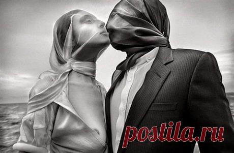 Бывшие «половинки».

Автор- Metta (Галина Ветрова)
Любовь с первого взгляда… Как только не пытались объяснить этот феномен! Увидев в первый раз, человек влюбляется без памяти. Как такое может произойти? Часто довольно здравомыслящие люди просто теряют голову от любви с первого взгляда. И это бывает и в юности, и в зрелые годы.&gt;&gt;&gt;