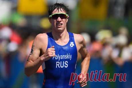 Российского триатлониста-чемпиона сбила машина во время тренировки. Российского чемпиона мира по триатлону в эстафете Дмитрия Полянского сбила машина во время тренировки. Триатлонист рассказал, что уже перенес операцию на сломанной ключице. Он подчеркнул, что восстановление должно занять не больше трех месяцев. «Ключица разбилась как хрустальная ваза», — добавил Полянский.