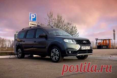 Назван срок начала серийного выпуска электрической Lada. Российский автомобильный концерн «АвтоВАЗ» планирует запустить серийное производство электрокара Lada Largus в первой половине 2024 года. На заводе в Ижевске в этот период также будет возобновлен выпуск Largus с двигателем внутреннего сгорания, который был остановлен в августе.