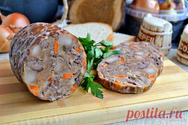 Зельц печеночный Зельц готовят из мяса, субпродуктов или шпика. Изделие это относится к немецкой кухне. Хочу предложить вам попробовать очень вкусный и простой в приготовлении печеночный зельц, который можно подать на завтрак, можно взять с собой на природу, а также, предложить гостям в качестве закуски. Печень можно использовать любую, но из куриной - зельц получается нежнее. Попробуйте, такой зельц понравится и взрослым, и детям.