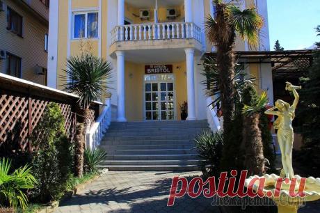 Сочи 2021. Март. 2. Агурские водопады Первый полноценный день отдыха мы посвятили водопадам Агурского ущелья. Утро было относительно солнечным и обещало прекрасную погоду. Оказалось, что адрес отеля ул. Бестужева 1 привязан не только к у...