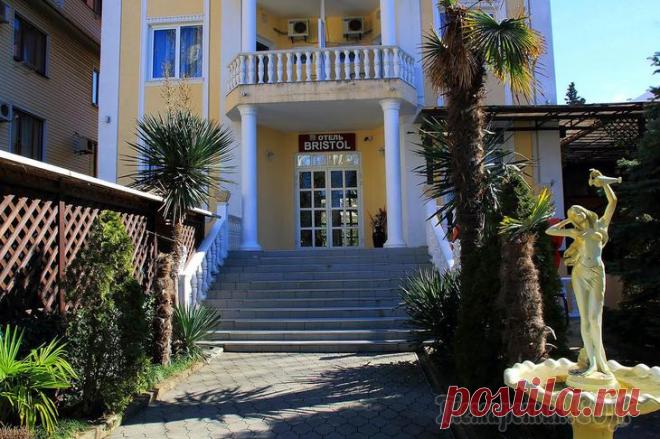 Сочи 2021. Март. 2. Агурские водопады Первый полноценный день отдыха мы посвятили водопадам Агурского ущелья. Утро было относительно солнечным и обещало прекрасную погоду.  Оказалось, что адрес отеля ул. Бестужева 1 привязан не только к у...