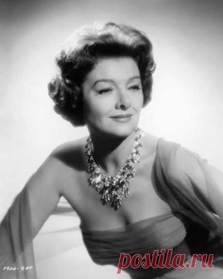 Мирна Лой (Myrna Loy)
-  2 августа, 1905 • 14 декабря 1993