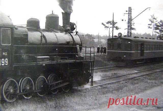 Старый Солнечногорск Пригородная электричка образца 1950-х годов и паровоз...