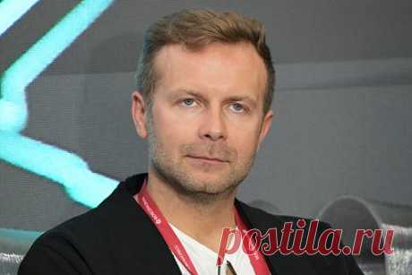 Режиссер «Вызова» объяснил свое отсутствие на церемонии в Кремле. Режиссер частично снятого в космосе фильма «Вызов» Клим Шипенко рассказал, почему отсутствовал на торжественной церемонии вручения Государственной премии в области литературы и искусства 2022 года в Кремле. «Был на съемках [сиквела] &quot;Холопа&quot;», — отметил он на полях ПМЭФ.