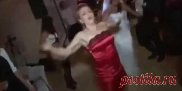Зажигательный танец подружки невесты: смешное видео
