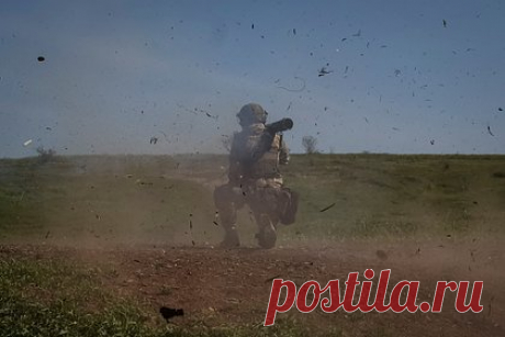 ВСУ уничтожили жилой дом при обстреле приграничного российского региона. Вооруженные силы Украины обстреляли село Соловьевка Брянской области. Был уничтожен жилой дом. В результате артобстрела уничтожен один жилой дом. Кроме того, повреждена хозяйственная постройка. При атаке на село никто не пострадал, уточнил глава приграничного российского региона Александр Богомаз.