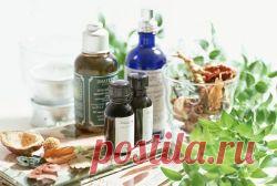 Рецепт от выпадения волос - Самый легкий от выпадения волос и для роста - рецепт. Для того чтобы добавить волосам сил и придать им необычайный чарующий аромат, достаточно добавить в свой обычный ополаскиватель или шампунь 5-6 капель эфирного масла. Можно использовать масло черного перца, кедра, розмарина, базилика, иланг-иланга, тимьяна. Через 2-3 недели волосы станут более послушными и здоровыми.