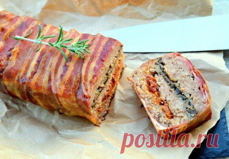 Слоёная мясная запеканка в беконе